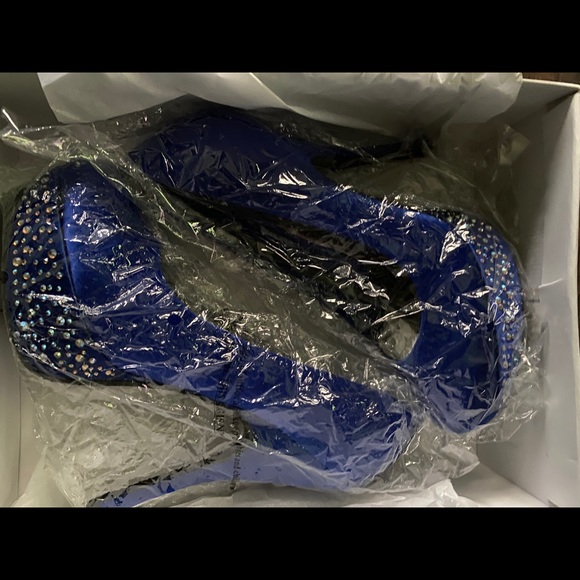 STEVE MADDEN SEXY HEELS WITH RHINESTONES - Picture 4 of 5